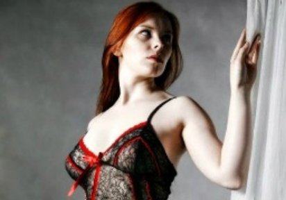 Stripperin HornyCaren