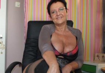 Stripperin HotCurvyTina