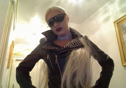 Stripperin DivaBizarre