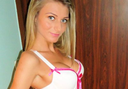 Stripperin BlondeKarina