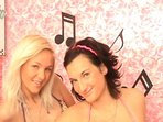 Stripperin SchoeneLaura+HerrinSandra