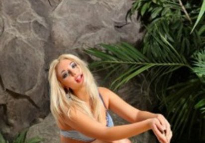 Stripperin BarbieJenny